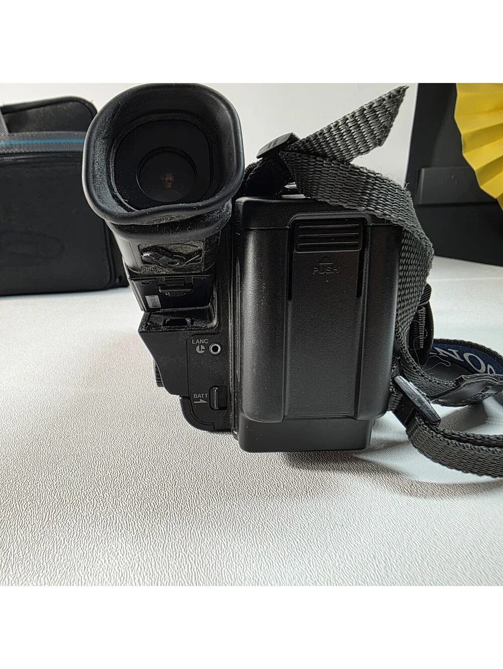 Sony Handycam CCD-TR66 Video 8 Tested w/ Battery, AV Cords & Case